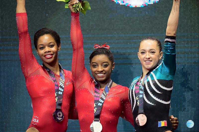 Larisa Iordache, Simone Biles, Gabrielle Douglas, podium, medallas, Campeonato Mundial Glasgow 2015